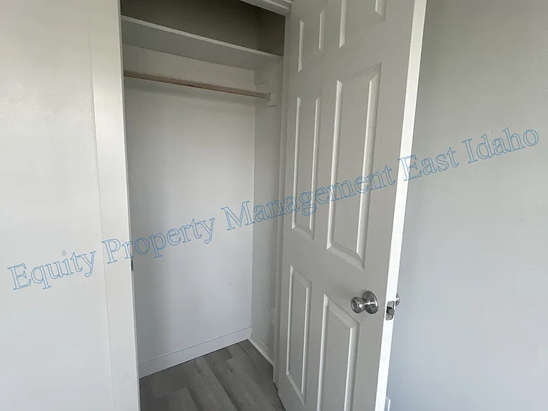 1070 McKinley Ave #13 — Photo 6