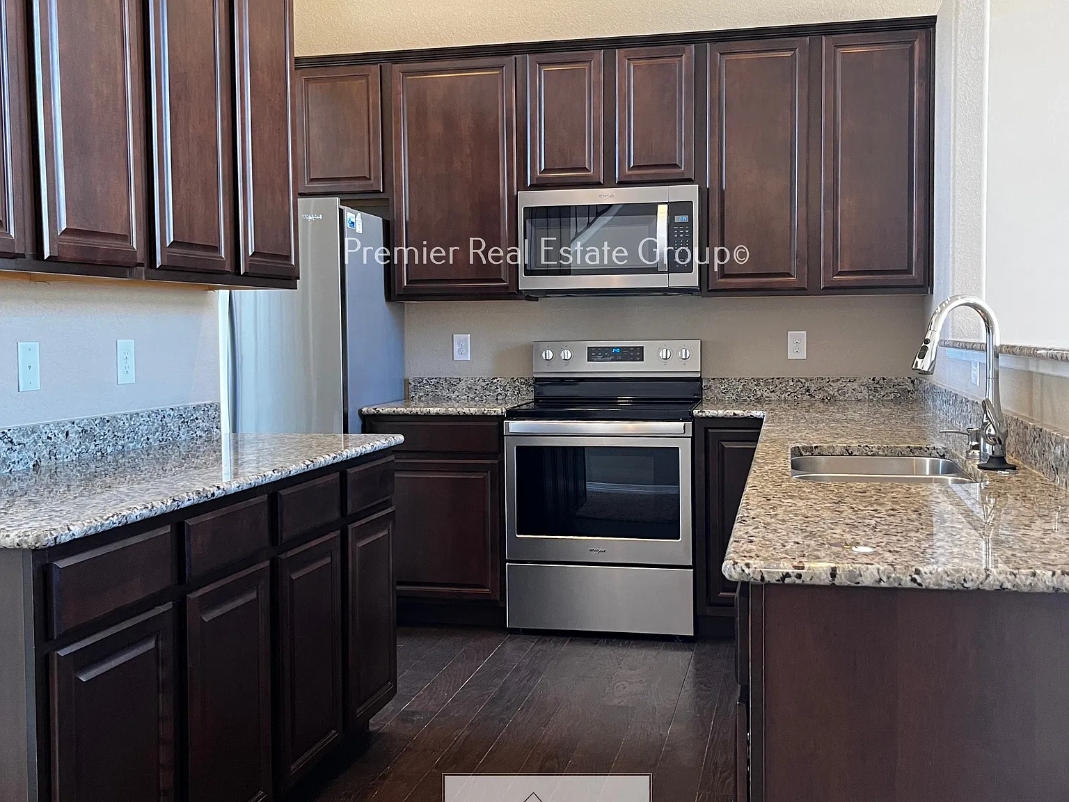 3 bed, 2.5 bath, 1606 sqft, $2,230 — Photo 4