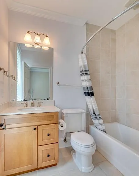 416 Legends Ct — Photo 16