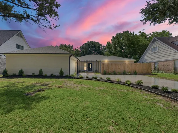 2207 Crystal Hills Dr, Houston, TX 77077