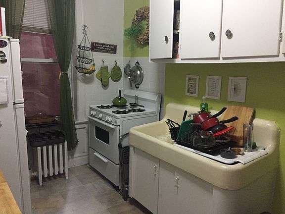 4th image of 2914 Newtown Ave