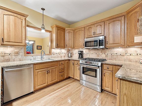 5th image of W159N4942 Graysland Dr