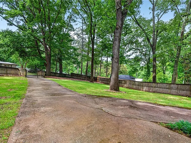 392 Collier Rd NW — Photo 51