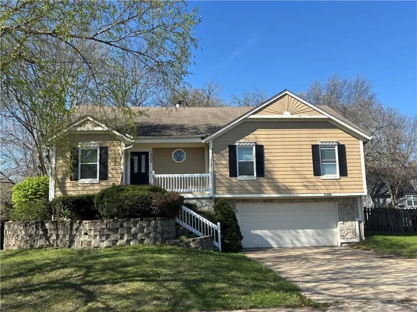 15306 Riley St, Overland Park, KS 66223