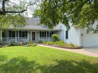 8525 Summerfield Rd, Lambertville, MI 48144