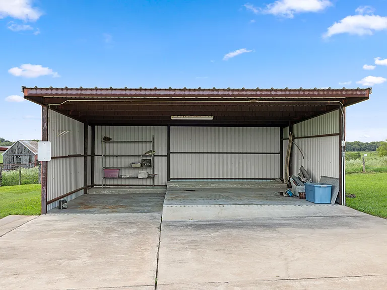 2610 FM 609 — Photo 43