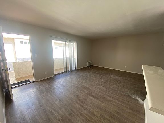 3rd image of 5354-1 Yarmouth Ave #22