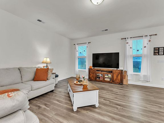 5th image of 541 Pollyanna Dr
