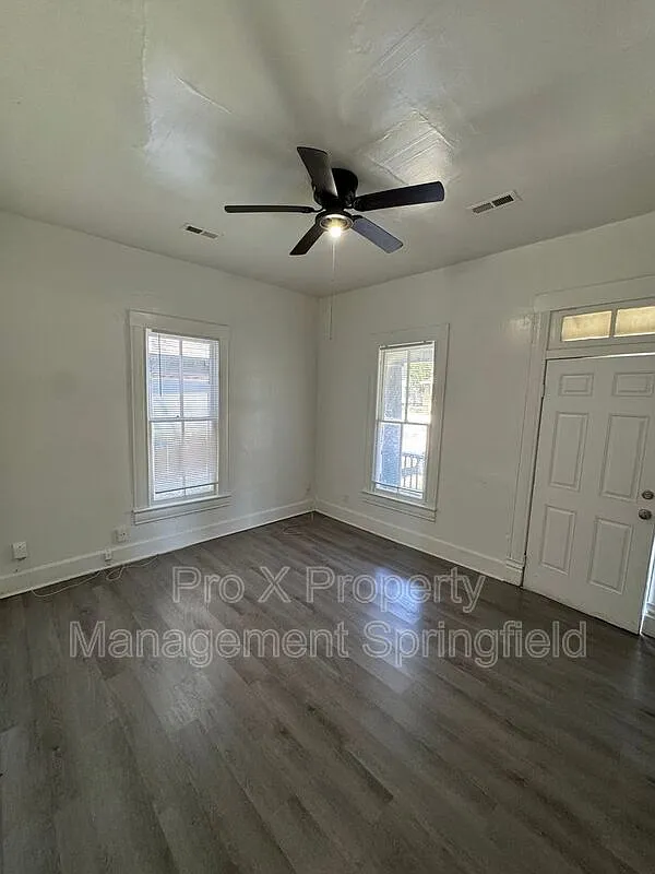 3 bed, 1.0 bath, $1,015 — Photo 3