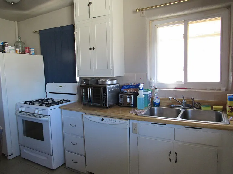 226 N Lennox St — Photo 7