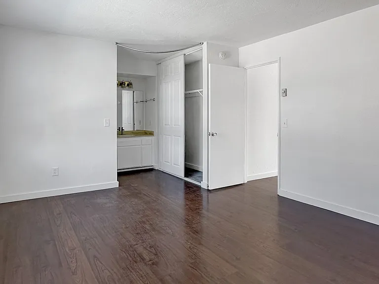 4404 Bond St #O — Photo 5