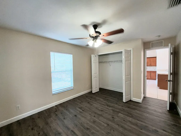 18 NW 29th Pl — Photo 12