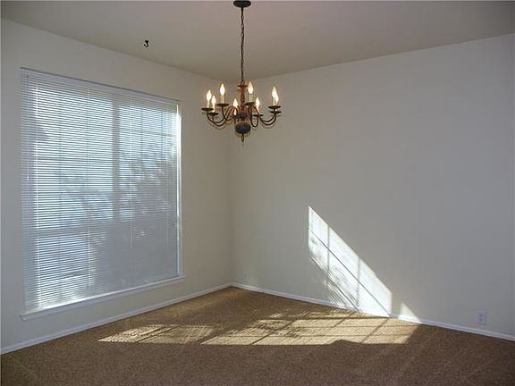 2nd image of 2837 Maple Creek Dr