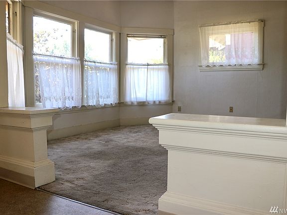 2nd image of 1427 E Isaacs Ave