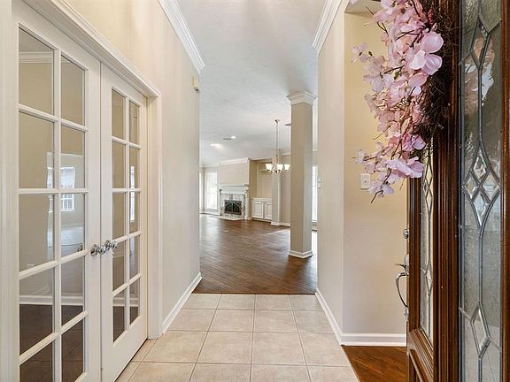 3rd image of 2826 N Strathford Ln