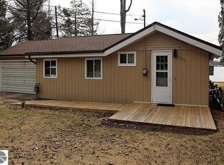 4303 W Lake Mitchell Dr, Cadillac, MI 49601
