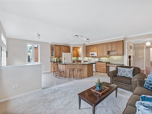4th image of 50 Button Cres