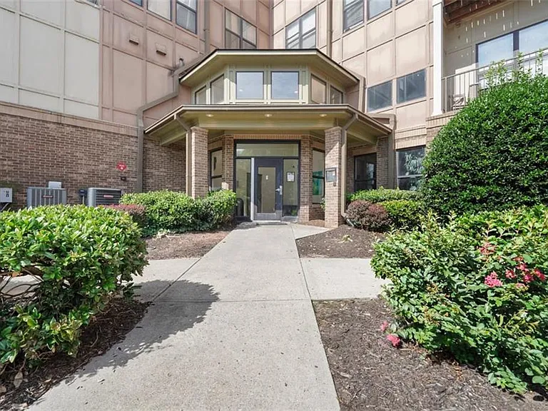 898 Oak St SW #1105 — Photo 2