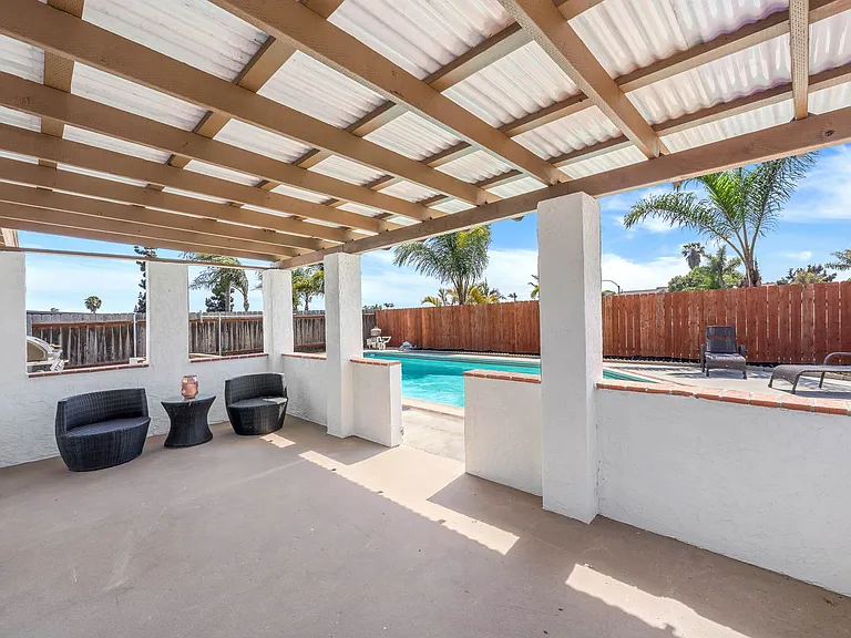 1472 Loma Ln — Photo 31
