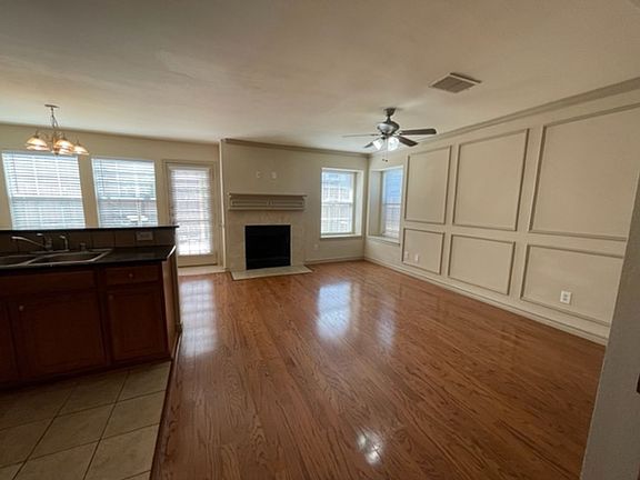 5th image of 3933 Fernando Dr