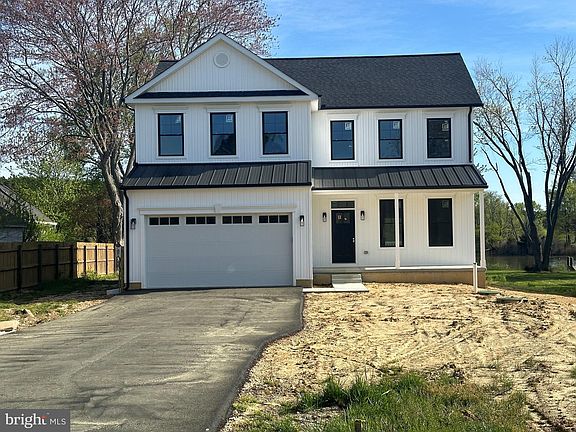 2nd image of 122A N Lake Dr