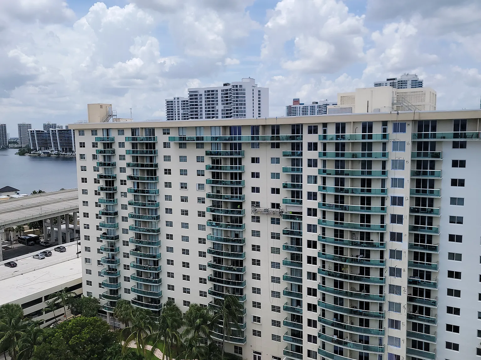 1 bed, 1.5 bath, 1000 sqft, $2,600 — Photo 4