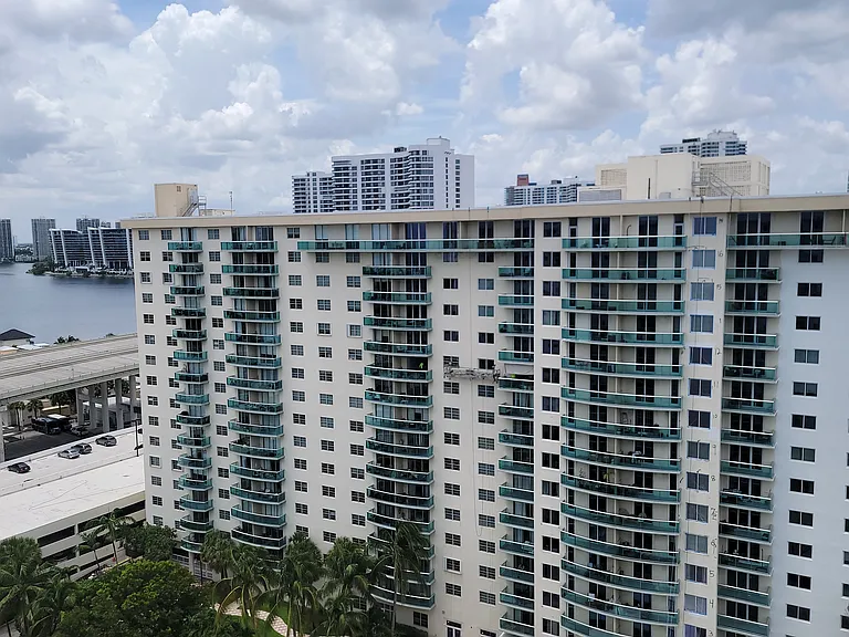 19380 Collins Ave #21 — Photo 4