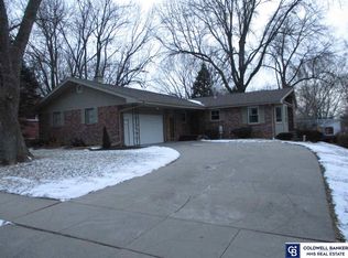 921 Rosewood Dr, Lincoln, NE 68510
