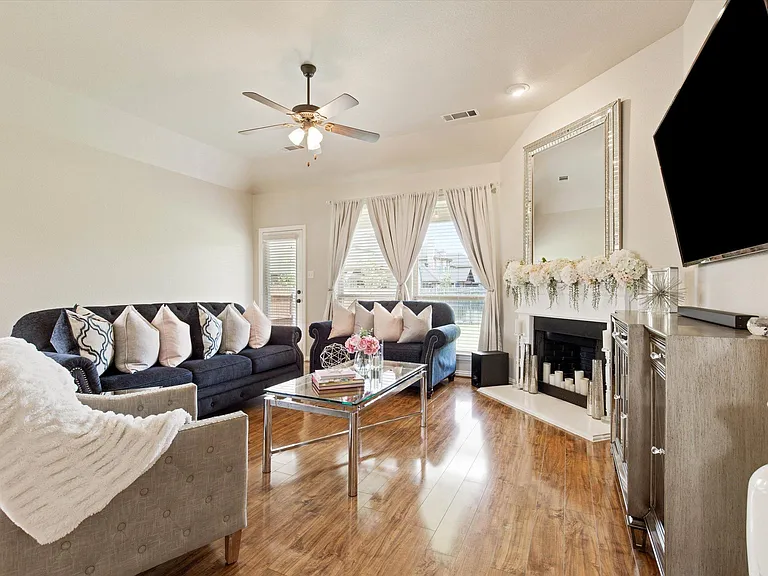 8720 Devonshire Dr — Photo 16