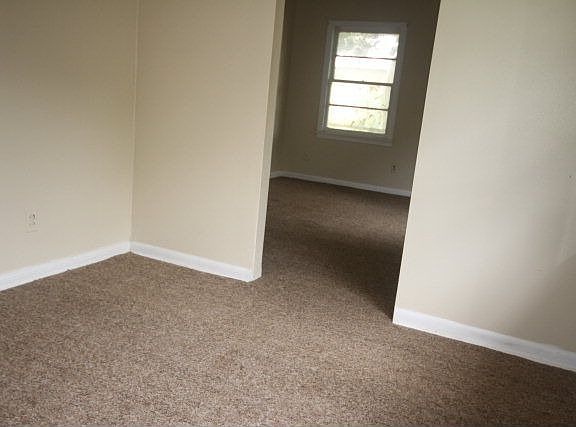 5th image of 815 Magnolia St