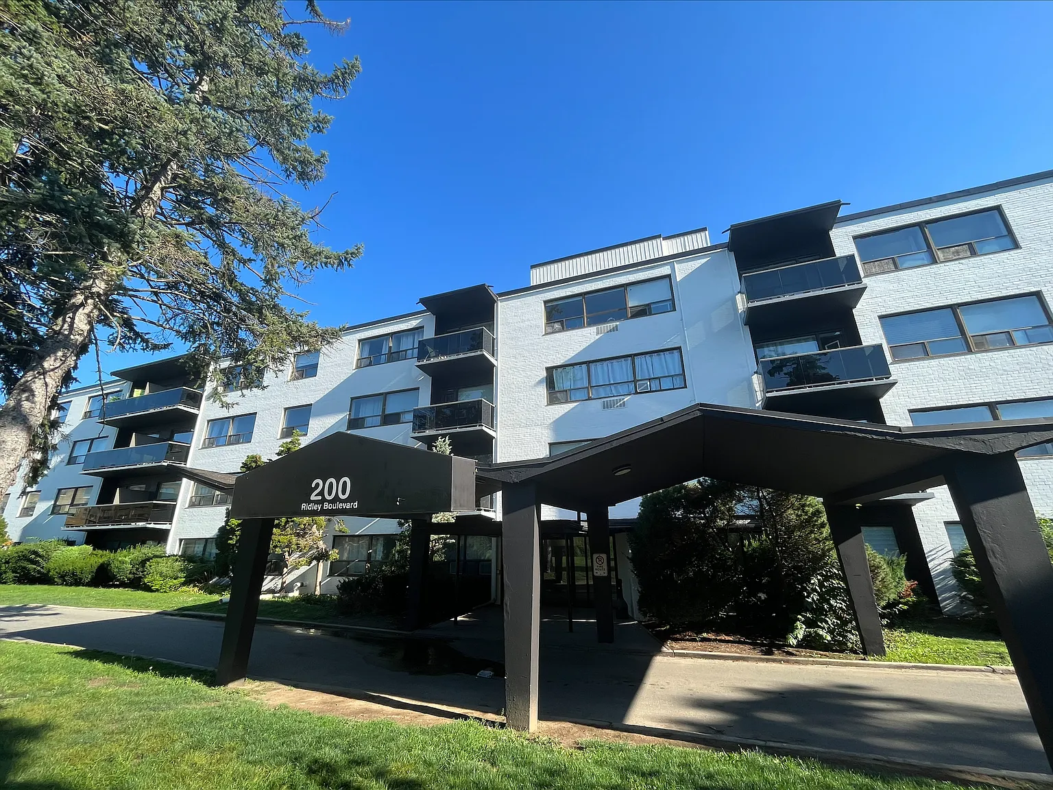 200 Ridley — Photo 2