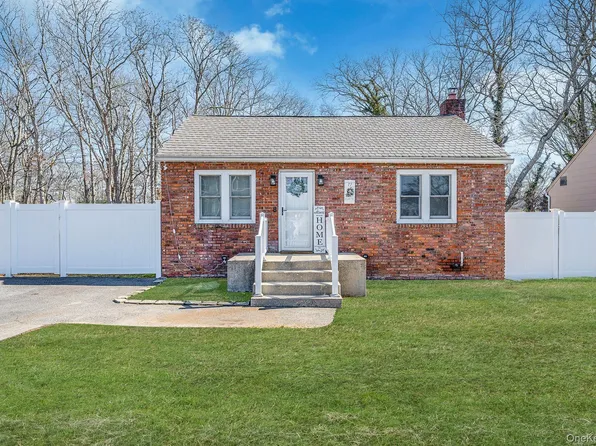 77 Market Street, Mastic Beach, NY 11951