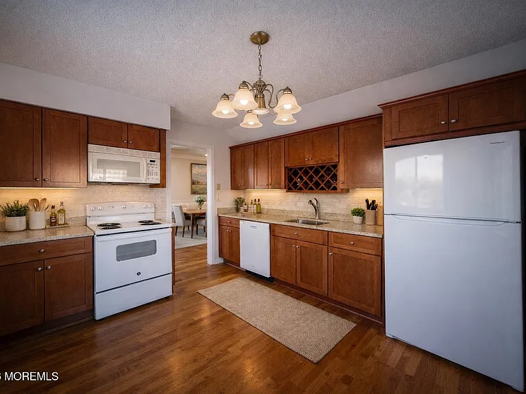 50 Valentine St #12B — Photo 5
