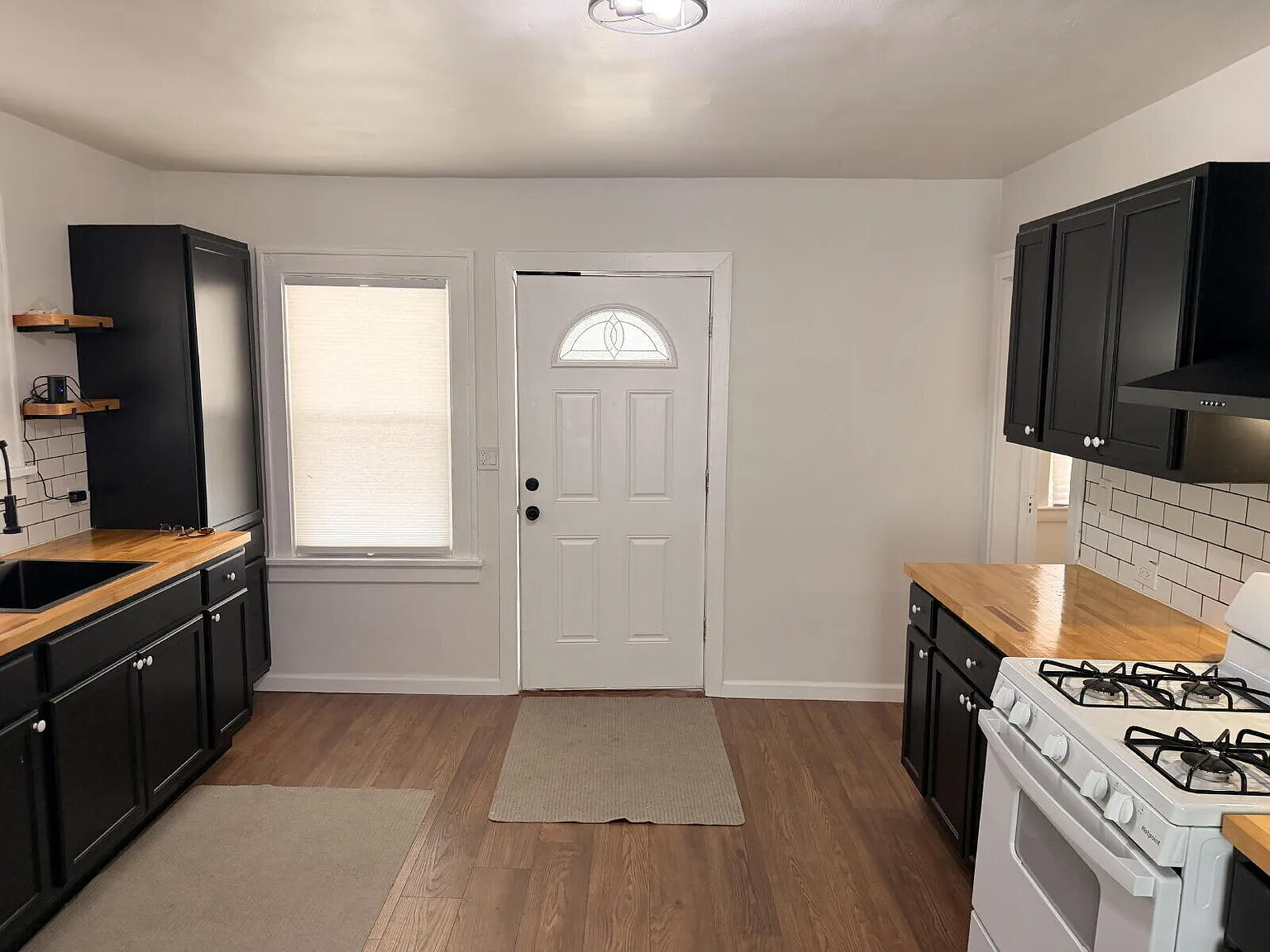 4 Bedroom Home with Appliances and 2 Off-Street Parking Spaces in Cleveland — Photo 2