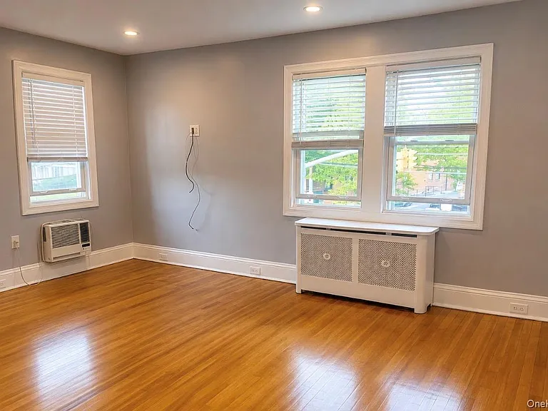 49 Hempstead Ave — Photo 6