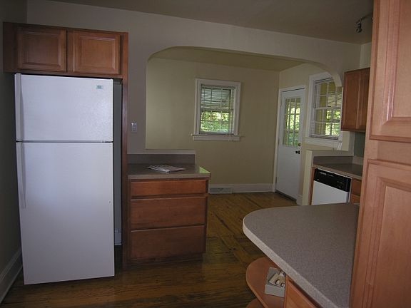 4th image of 2410 Albany Street