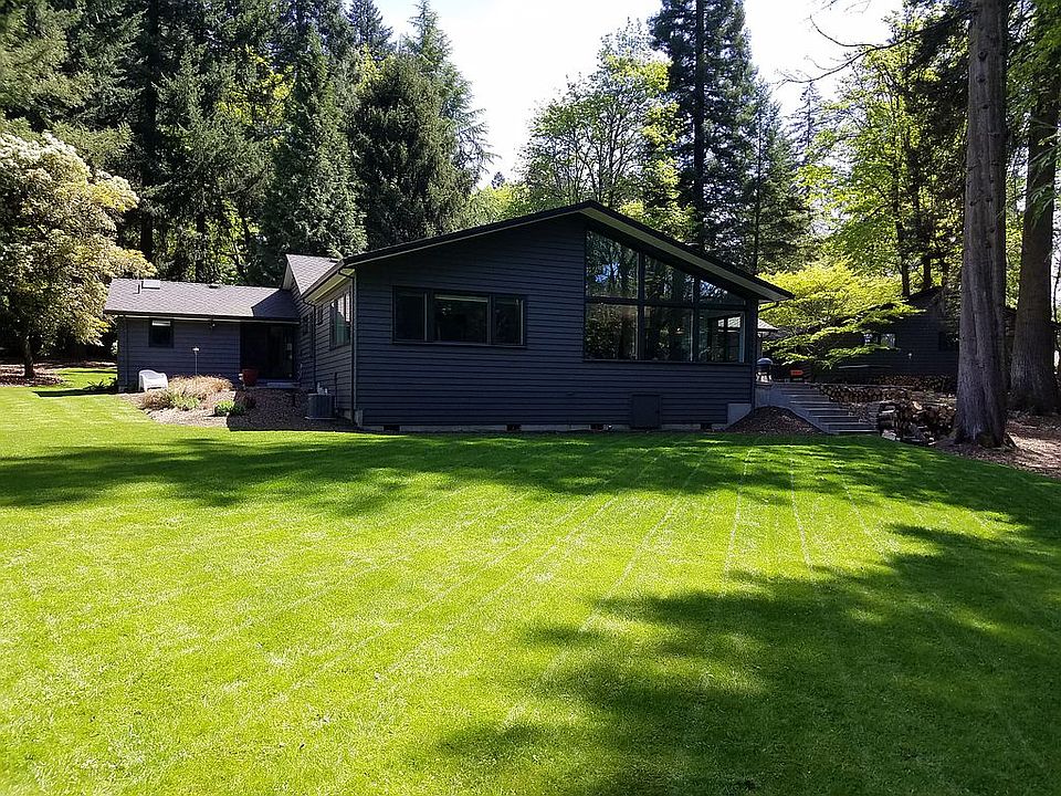 2nd image of 1515 SE Oxford Ln