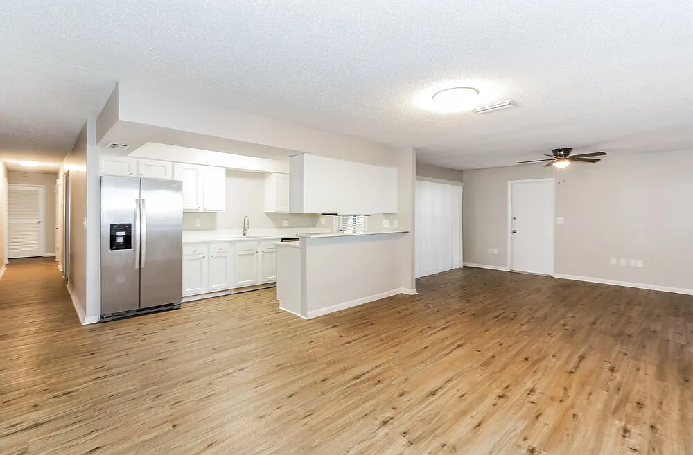4 bed, 2.0 bath, 1968 sqft, $2,200 — Photo 4