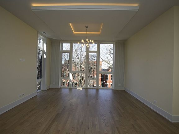 4th image of 1029 N Winchester Ave #3