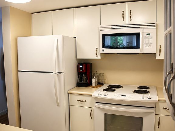 3rd image of 20 Webster St APT 211