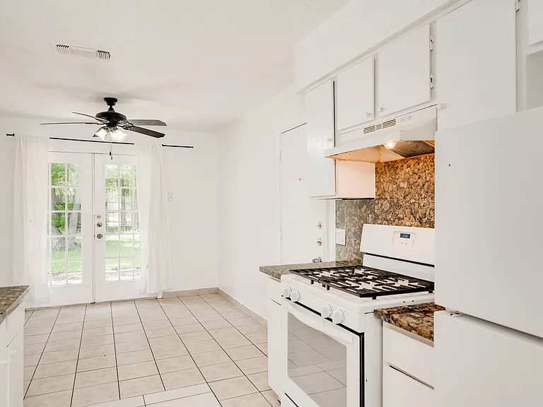 9502 N Creek Dr — Photo 7