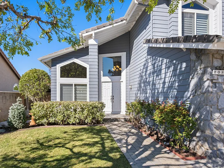 20891 Porter Ranch Rd — Photo 5