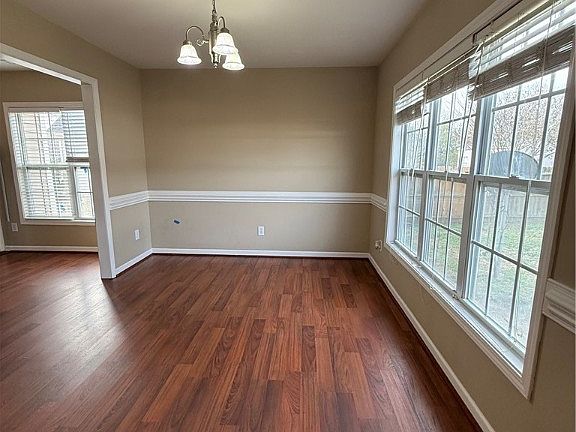 5th image of 161 Fairfield Cir