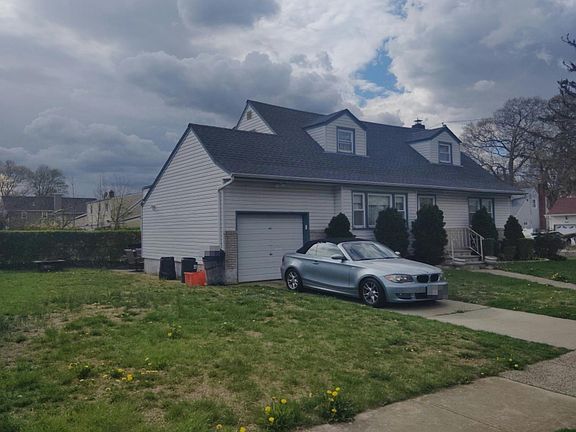 3rd image of 1024 Mahopac Rd
