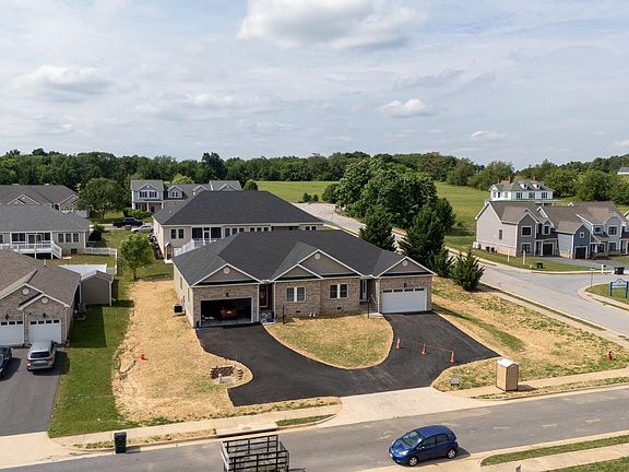 2nd image of 5 Meriwether Cir