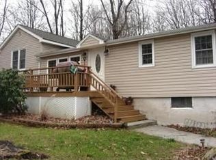 28 Plaza Dr, Newton, NJ 07860