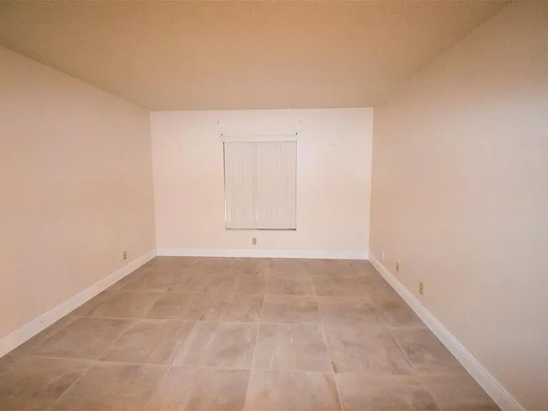 2173 White Pine Cir #C — Photo 11