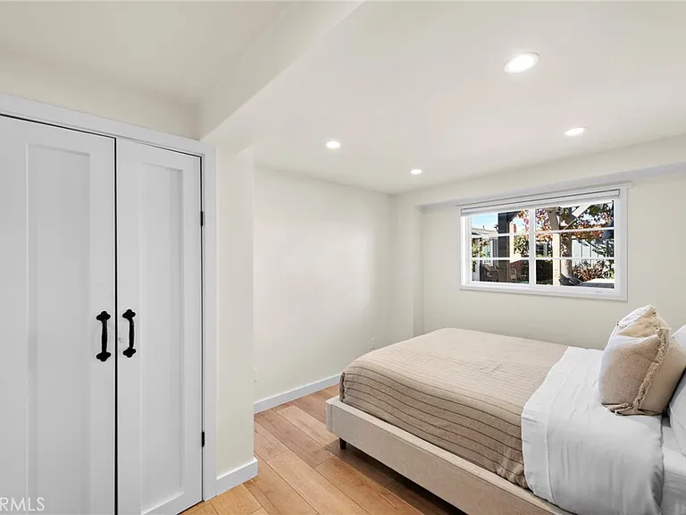 233 Cajon St — Photo 11