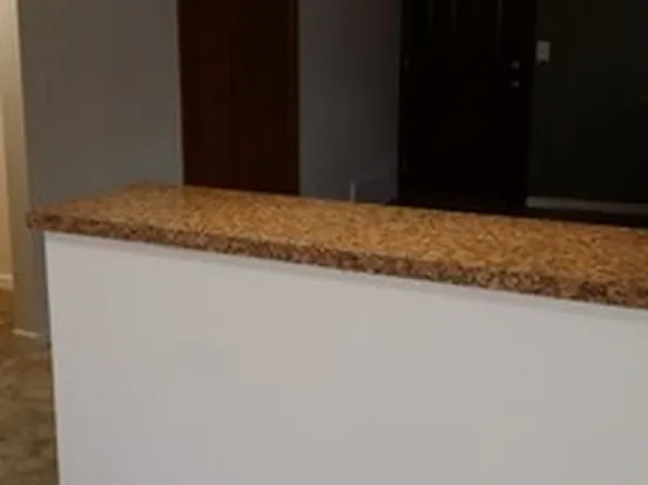 Dundee Arms, 4955-4957 Cuming St #4957-1, Omaha, NE 68132