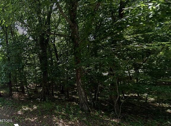 4th image of 151 Baltusrol Rd